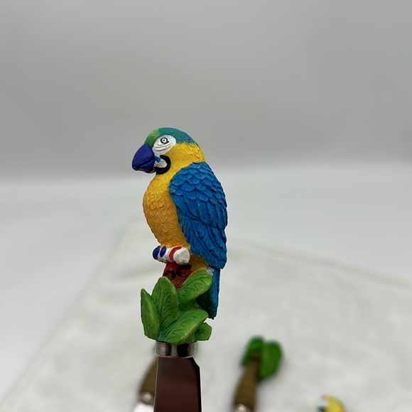 The Boston Warehouse Cheese/Butter Spreader Knives-Set of 4–Resin Painted Handle - Picture 6 of 8